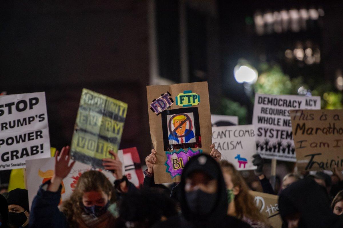 ABD sokakları oylar sayılırken bir kez daha karıştı