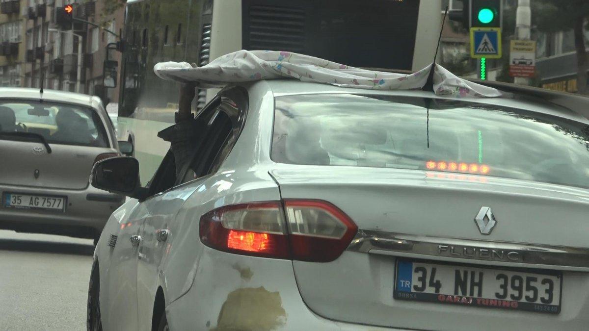 Bursa’da bir eli direksiyonda diğer eli suntada olan sürücüye ceza