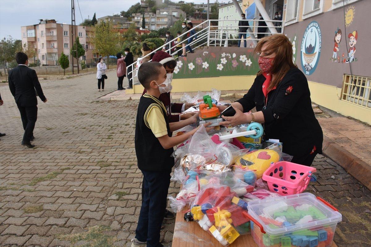 Şırnak'ta, İzmir'deki depremzede çocuklar için oyuncak kampanyası