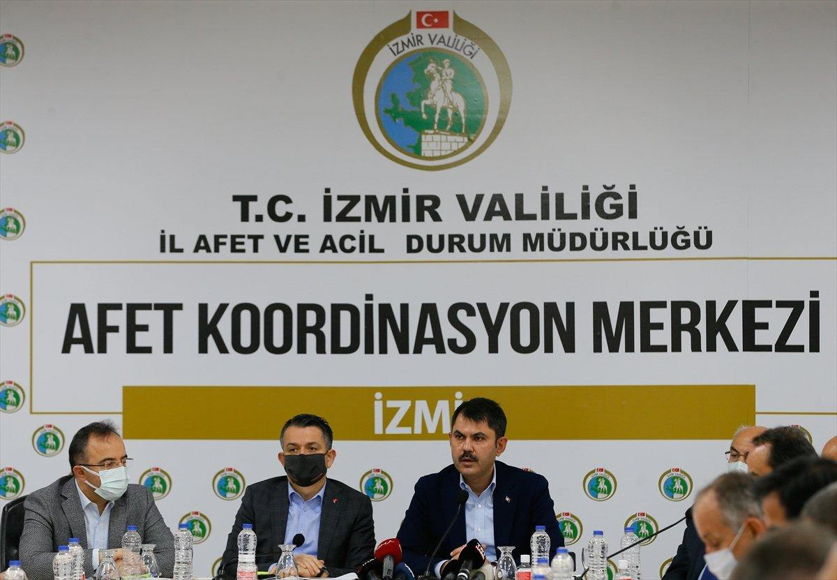 Murat Kurum: Evi az hasarlı olan vatandaşlar evlerine girebilir