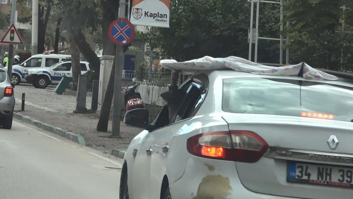 Bursa’da bir eli direksiyonda diğer eli suntada olan sürücüye ceza