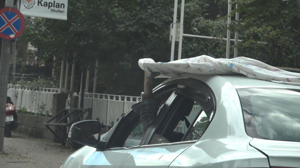 Bursa’da bir eli direksiyonda diğer eli suntada olan sürücüye ceza