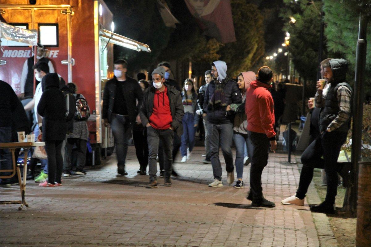 İzmir'deki çadır kentlerde yaşam mücadelesi sürüyor