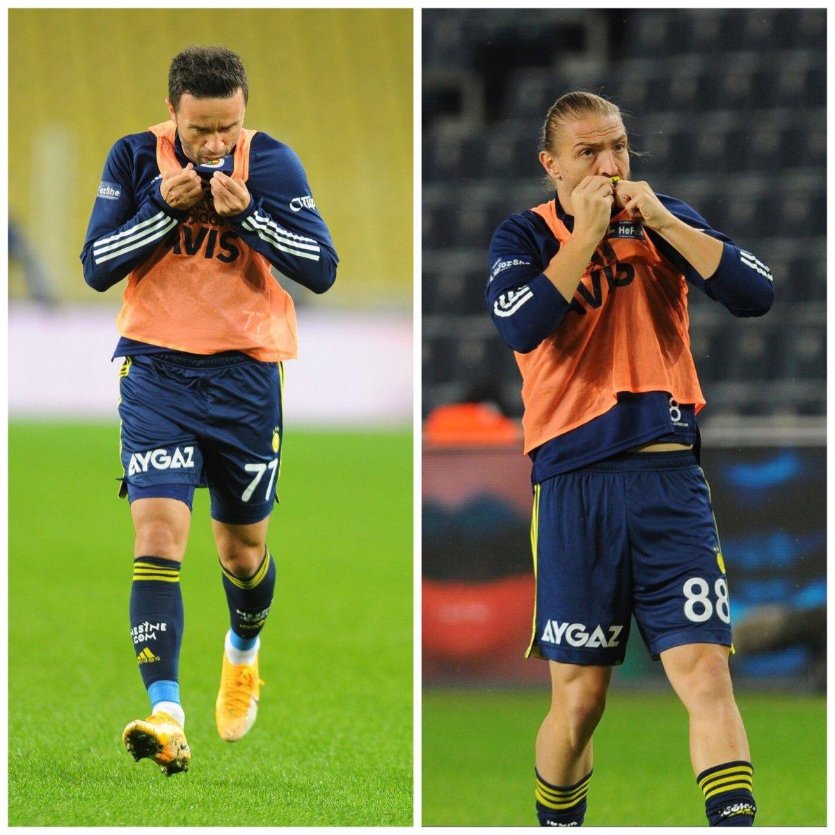 Caner ve Gökhan Fenerbahçe amblemini öptü