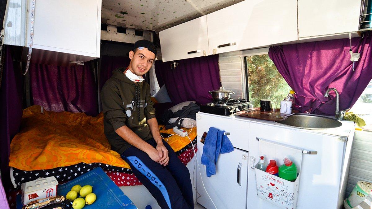 Konya'da sağlık çalışanı, yakınlarını korumak için karavanda kalıyor