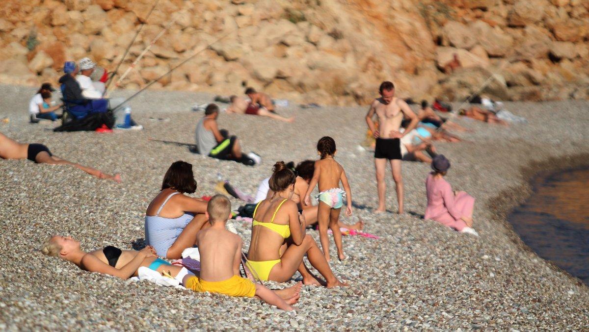 Antalya'da kasımda deniz keyfi devam ediyor