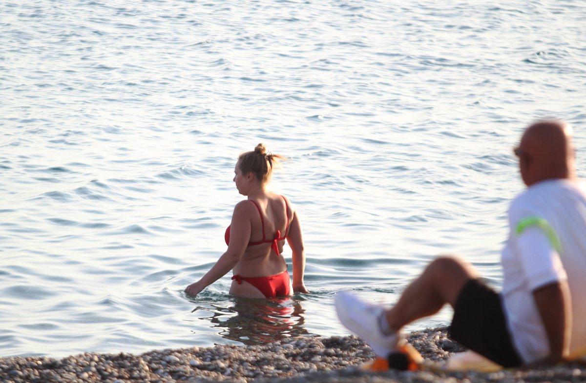 Antalya'da kasımda deniz keyfi devam ediyor