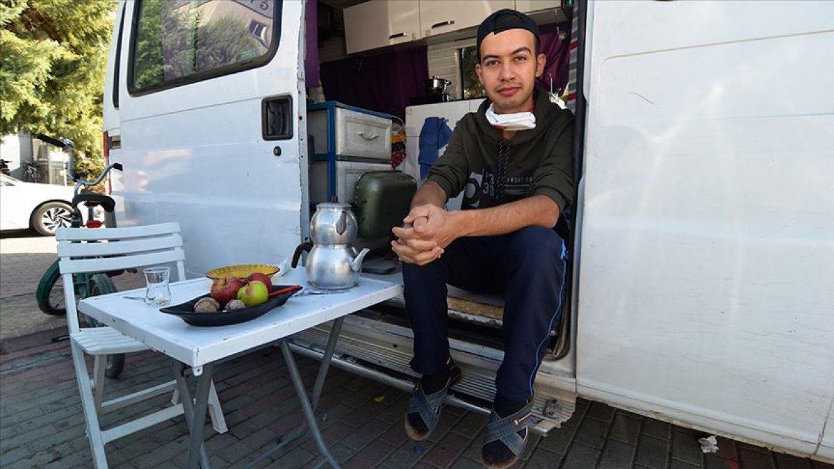 Konya'da sağlık çalışanı, yakınlarını korumak için karavanda kalıyor