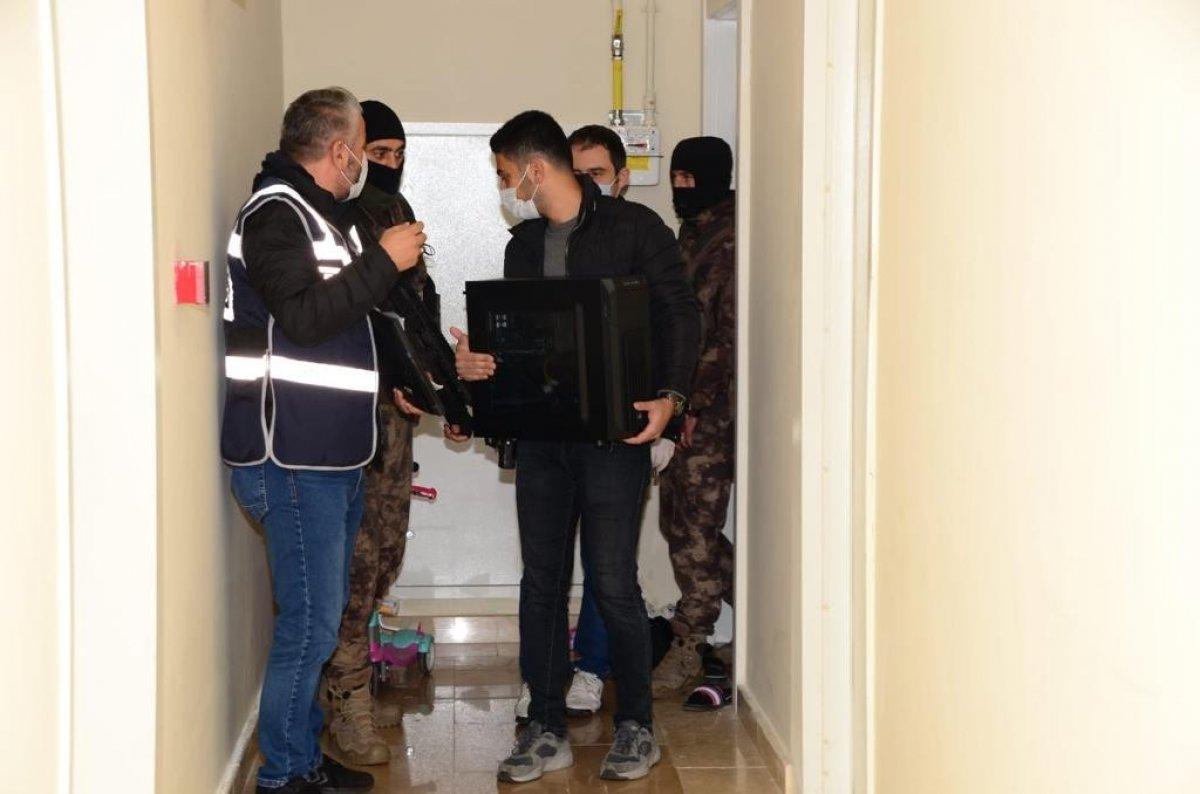 Kocaeli'de internet üzerinden dolandırıcılık yapan çete çökertildi