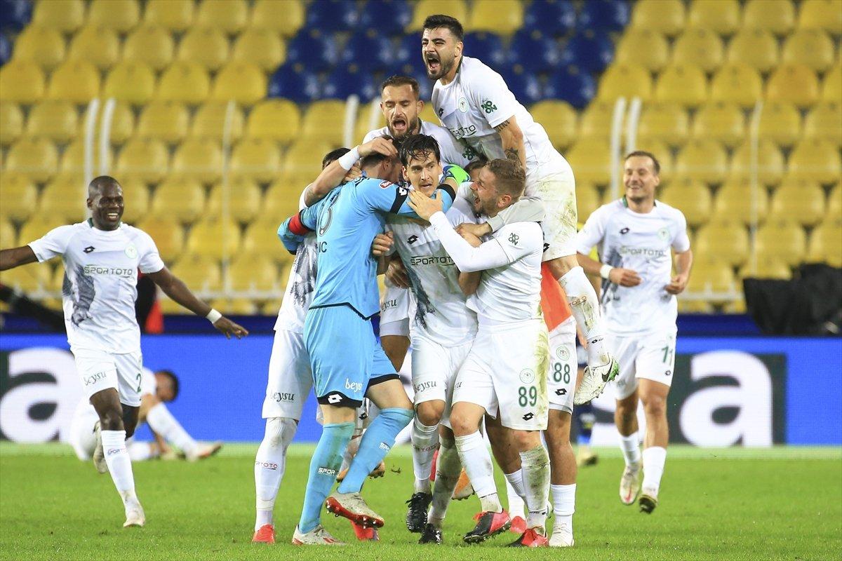 Konyaspor'a yenilen Fenerbahçe ilk mağlubiyetini aldı