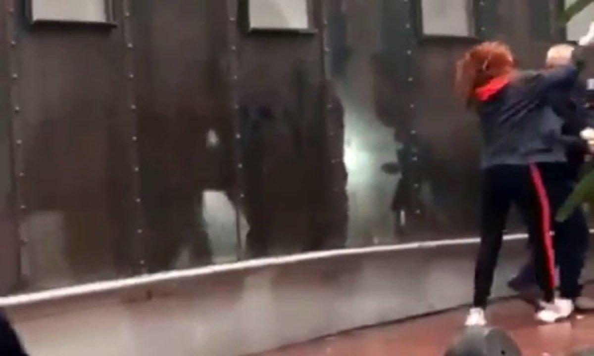 İstanbul'da alkollü genç kız, yaşlı adama saldırdı