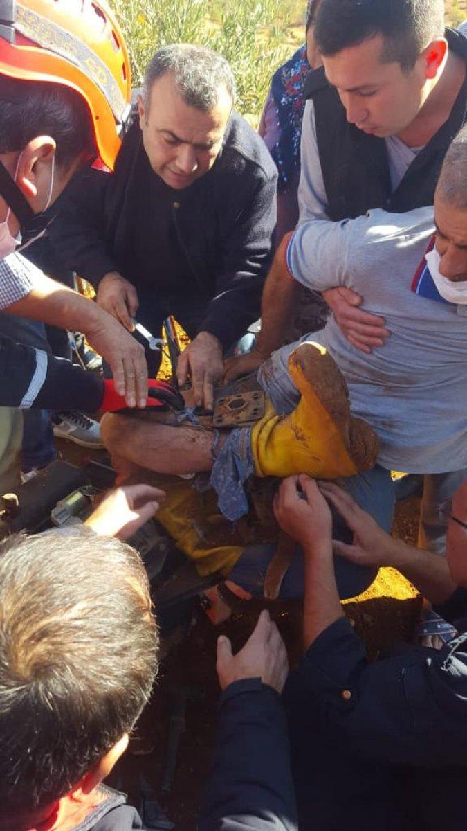 Kahramanmaraş'ta tarlada çalışırken ayaklarını çapa makinesine kaptırdı