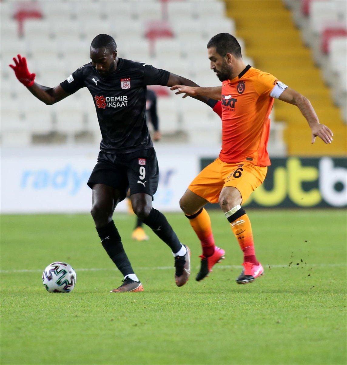 Galatasaray zorlu Sivas deplasmanından kayıpsız döndü