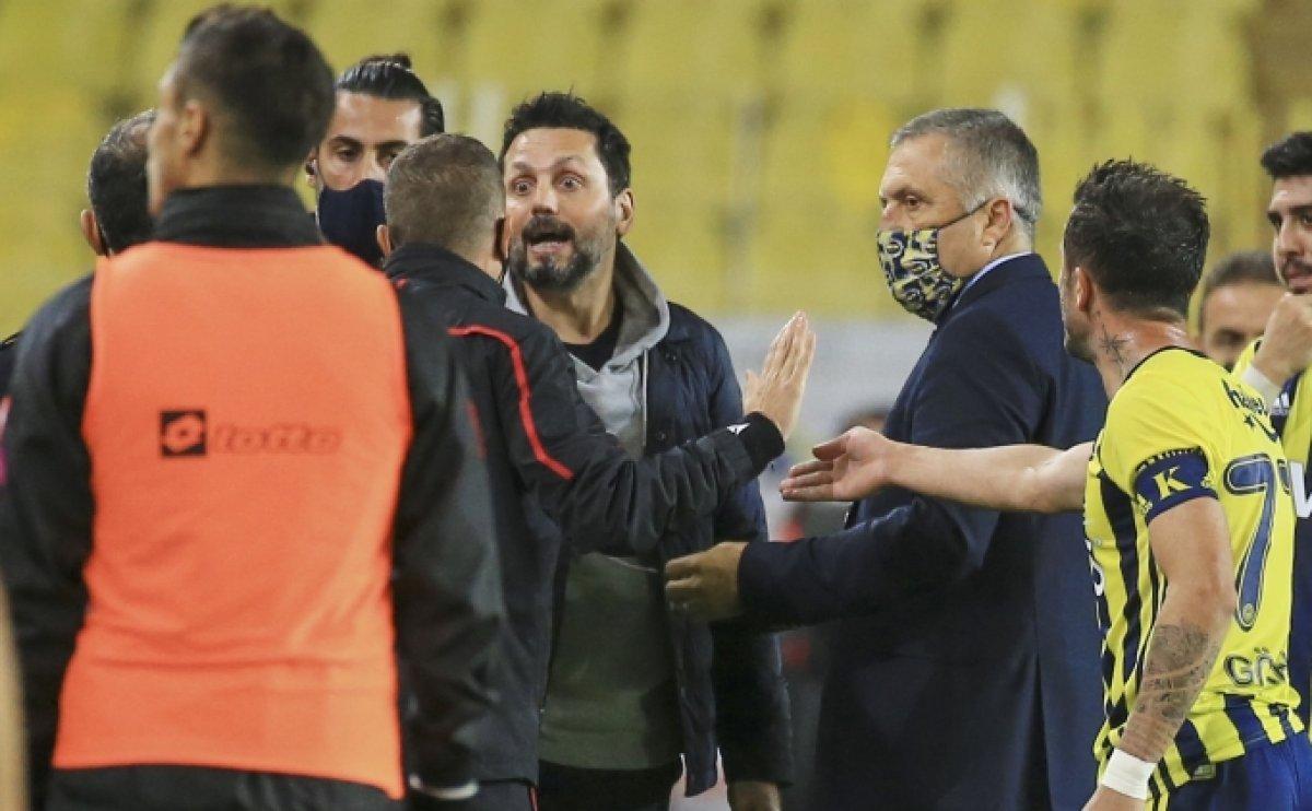 Fenerbahçeliler Pelkas'ın iptal edilen golüne çıldırdı