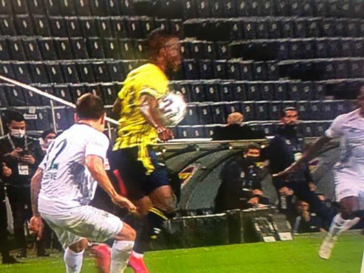 Fenerbahçeliler Pelkas'ın iptal edilen golüne çıldırdı