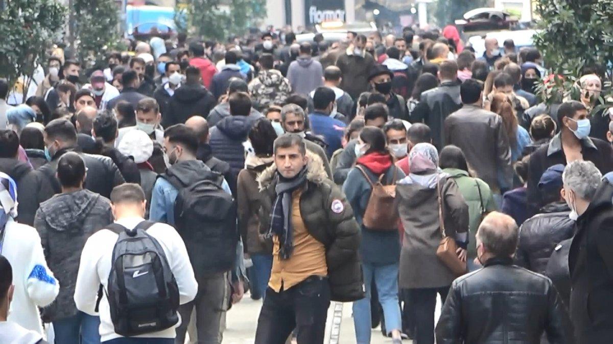 Taksim’de korkutan kalabalık