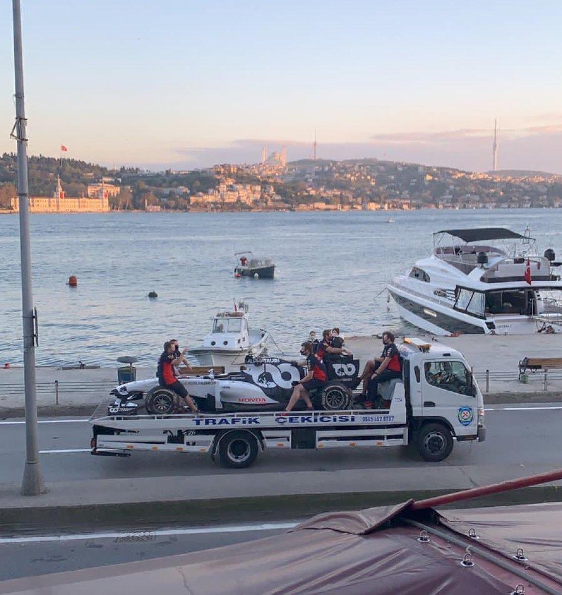 F1 takımı Alpha Tauri'nin aracı Bebek sahilinde arıza yaptı