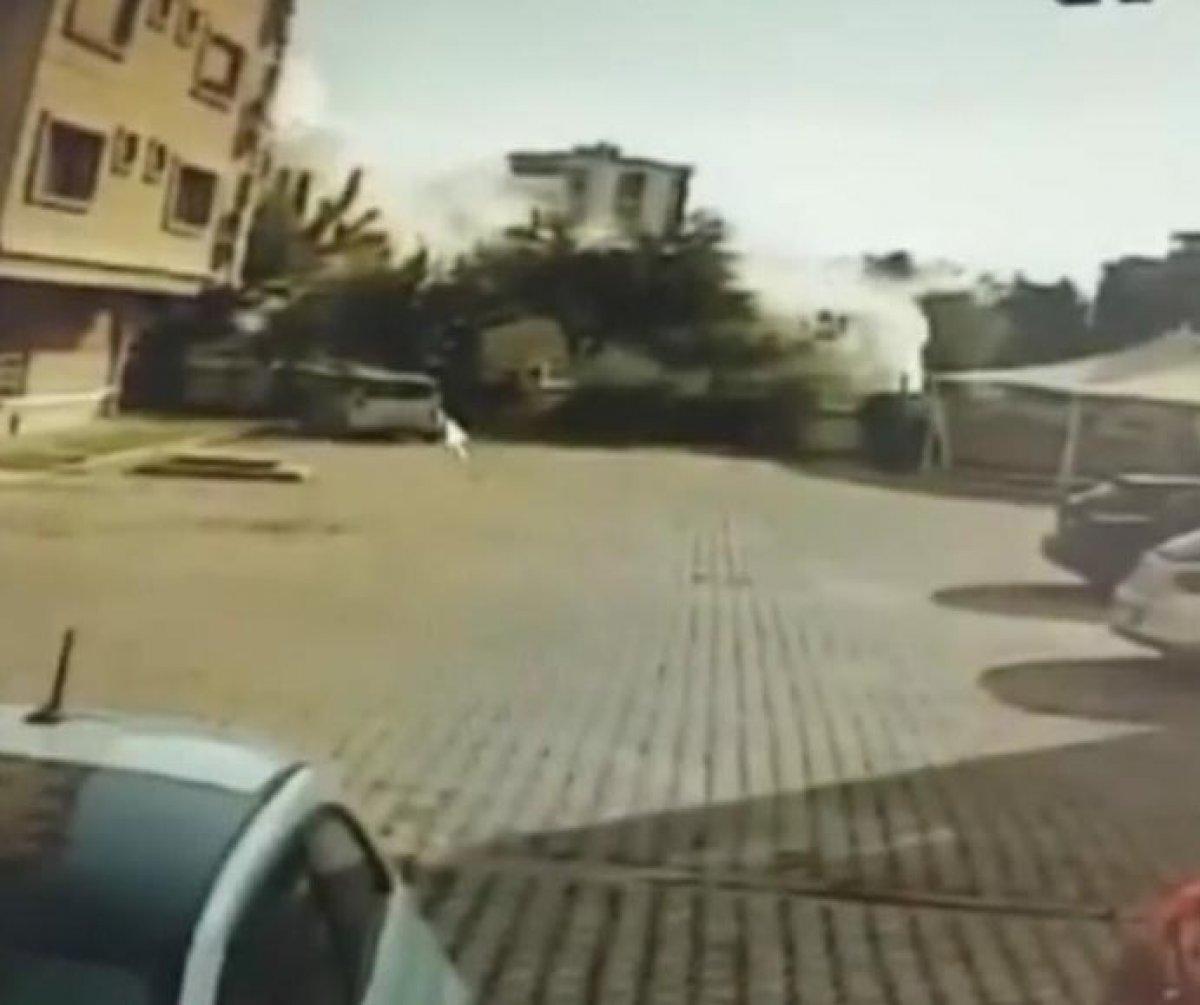 İzmir’deki Yağcıoğlu Apartmanı’nın yıkılma anı