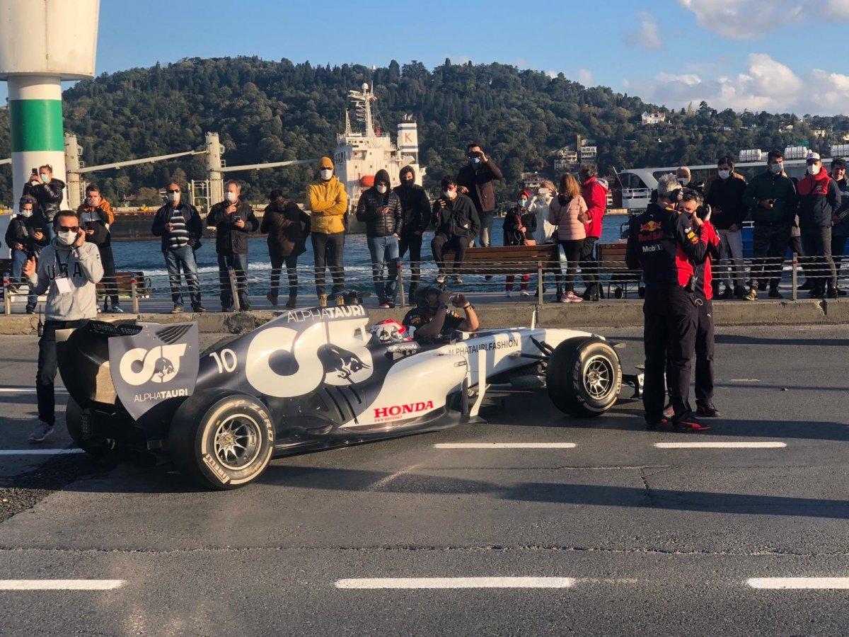 F1 takımı Alpha Tauri'nin aracı Bebek sahilinde arıza yaptı
