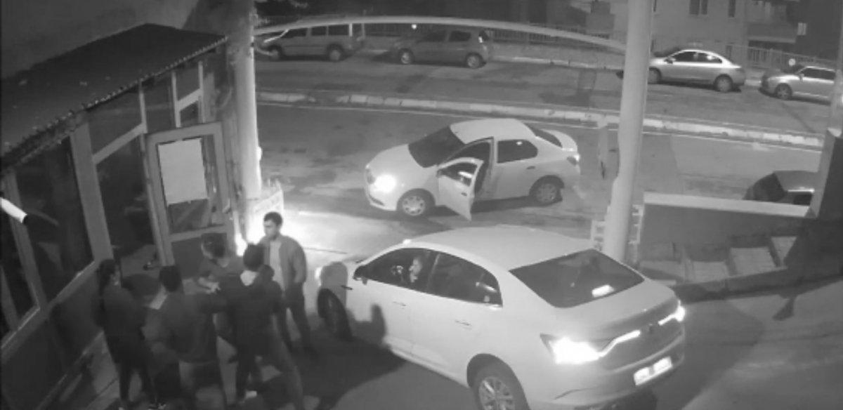 Pendik'te site sakininin güvenlik görevlisine saldırdığı anlar