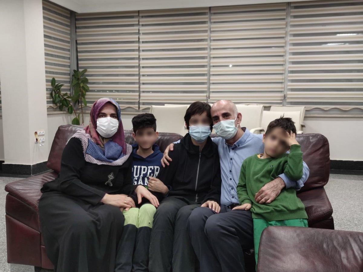 Diyarbakır'da evlat nöbetindeki bir aile daha evladına kavuştu