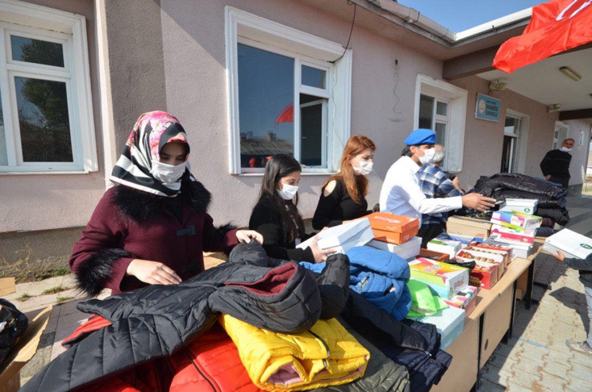 Eski paraşütçü komandolar, Kars'ta çocukların yüreklerini ısıttı