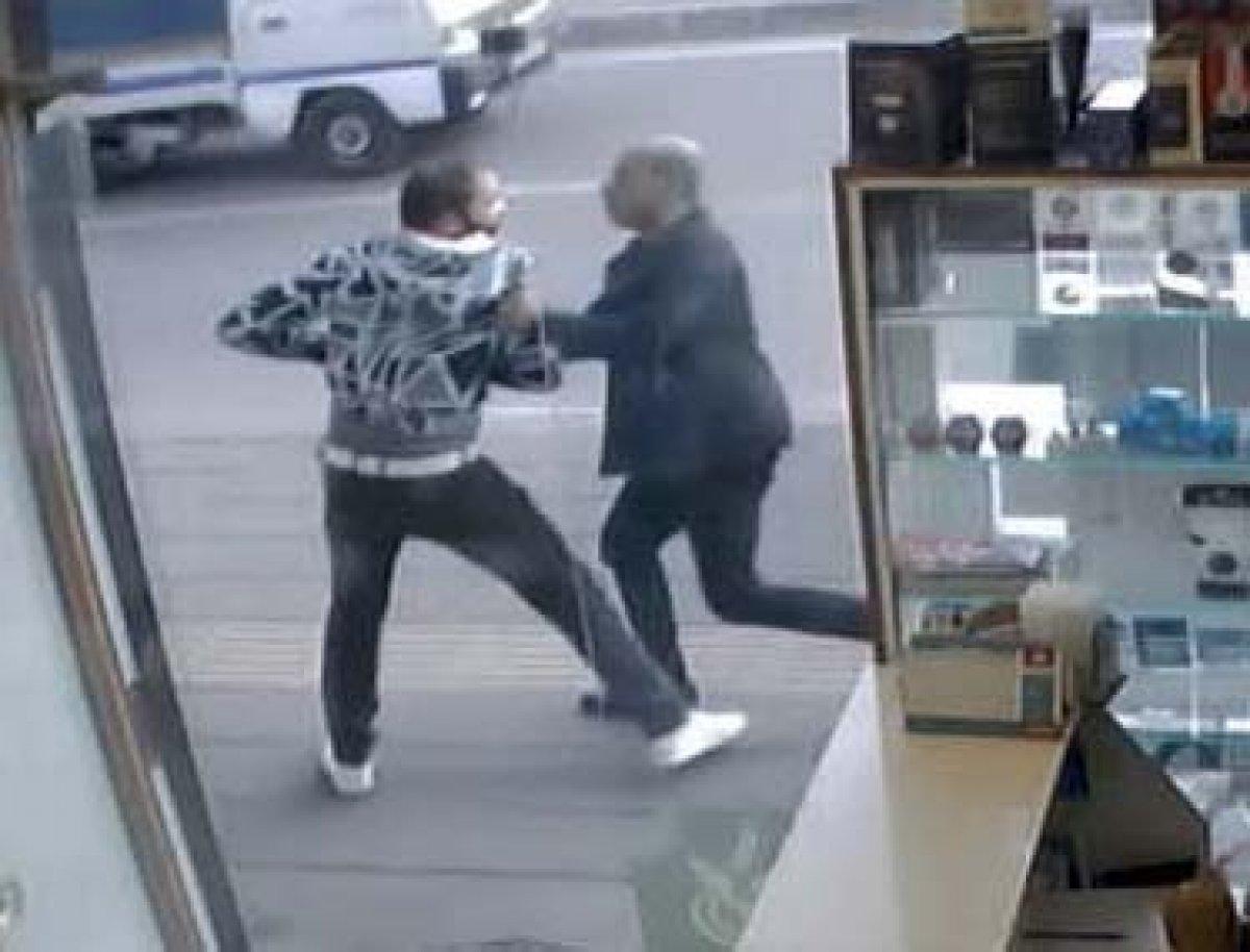 Gaziantep'te tartıştığı arkadaşını göğsünden bıçaklayarak öldürdü