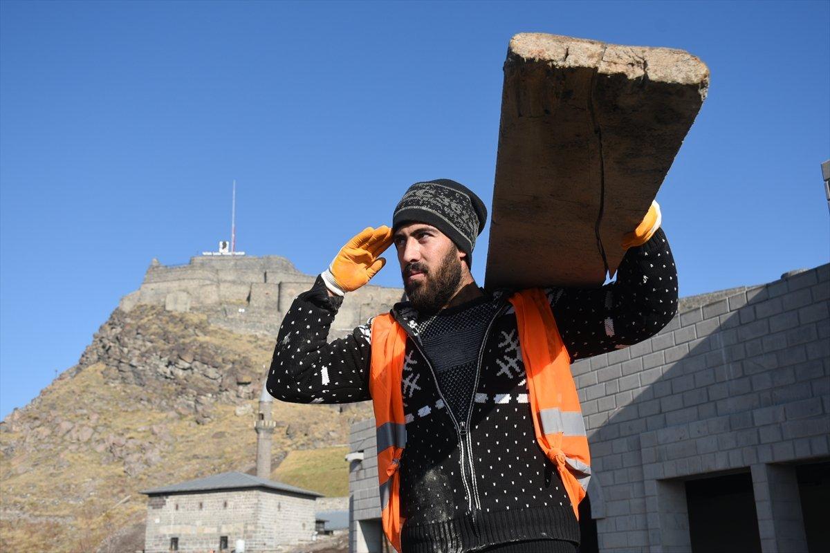 Türkiye, Büyük Önder Mustafa Kemal Atatürk'ü saygı duruşuyla andı