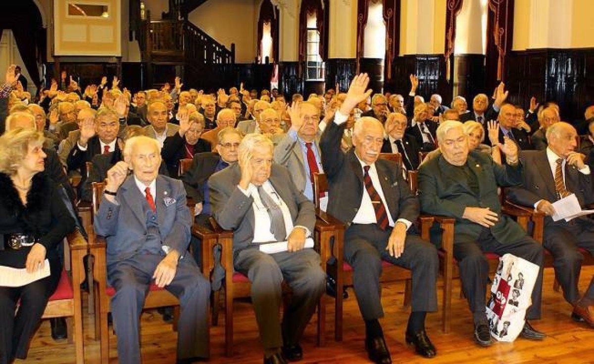 Galatasaray'da erken seçim kararı