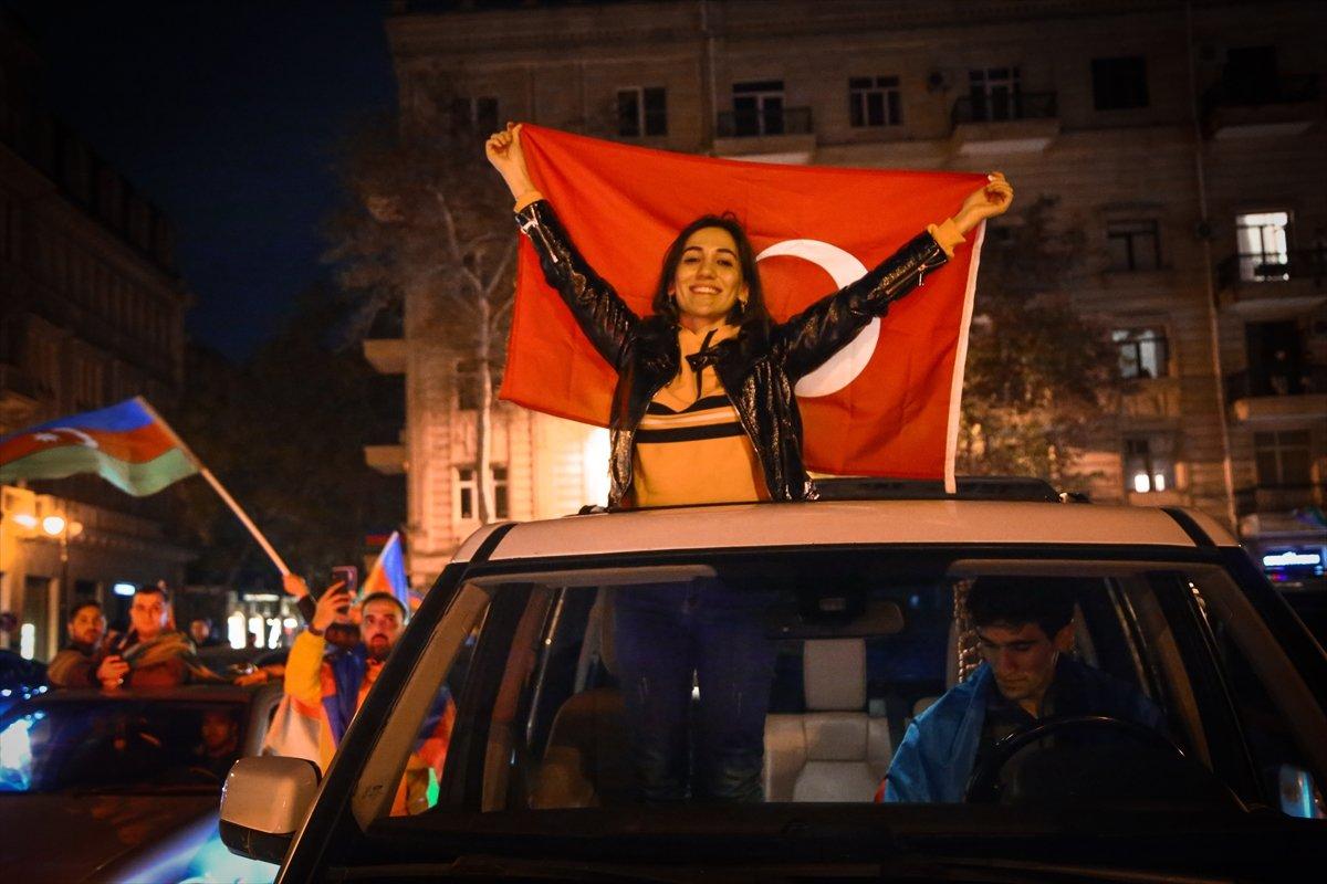 Azerbaycan'da Karabağ zaferi sevinci