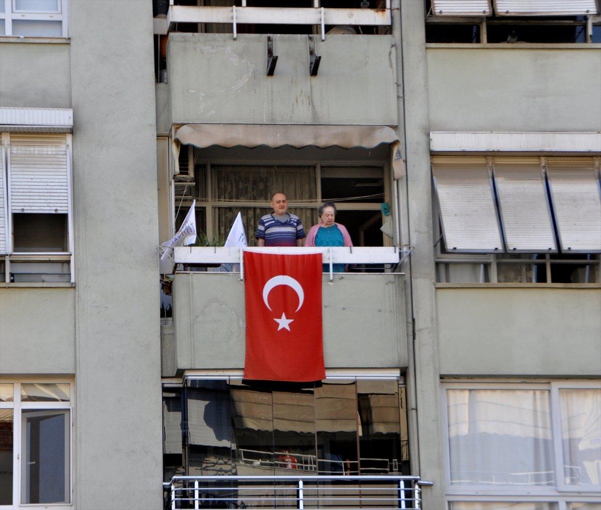 Türkiye, Büyük Önder Mustafa Kemal Atatürk'ü saygı duruşuyla andı