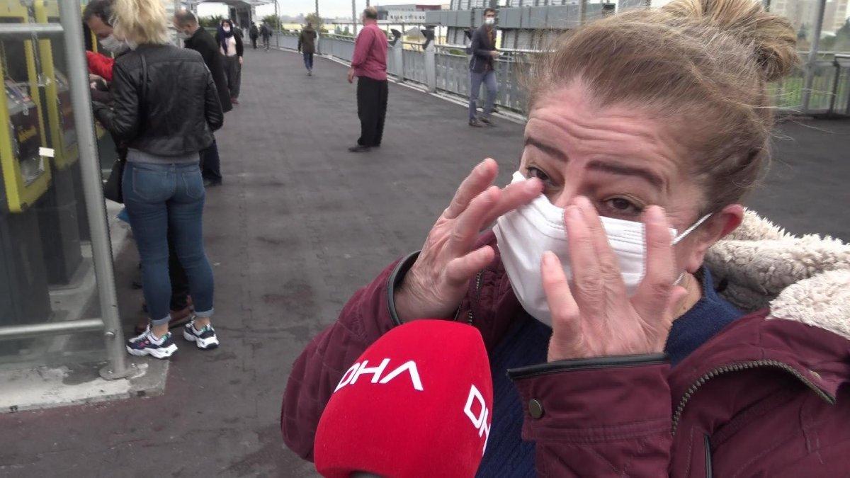 Avcılar’da saygı duruşu sonrasında ağlayan kadın