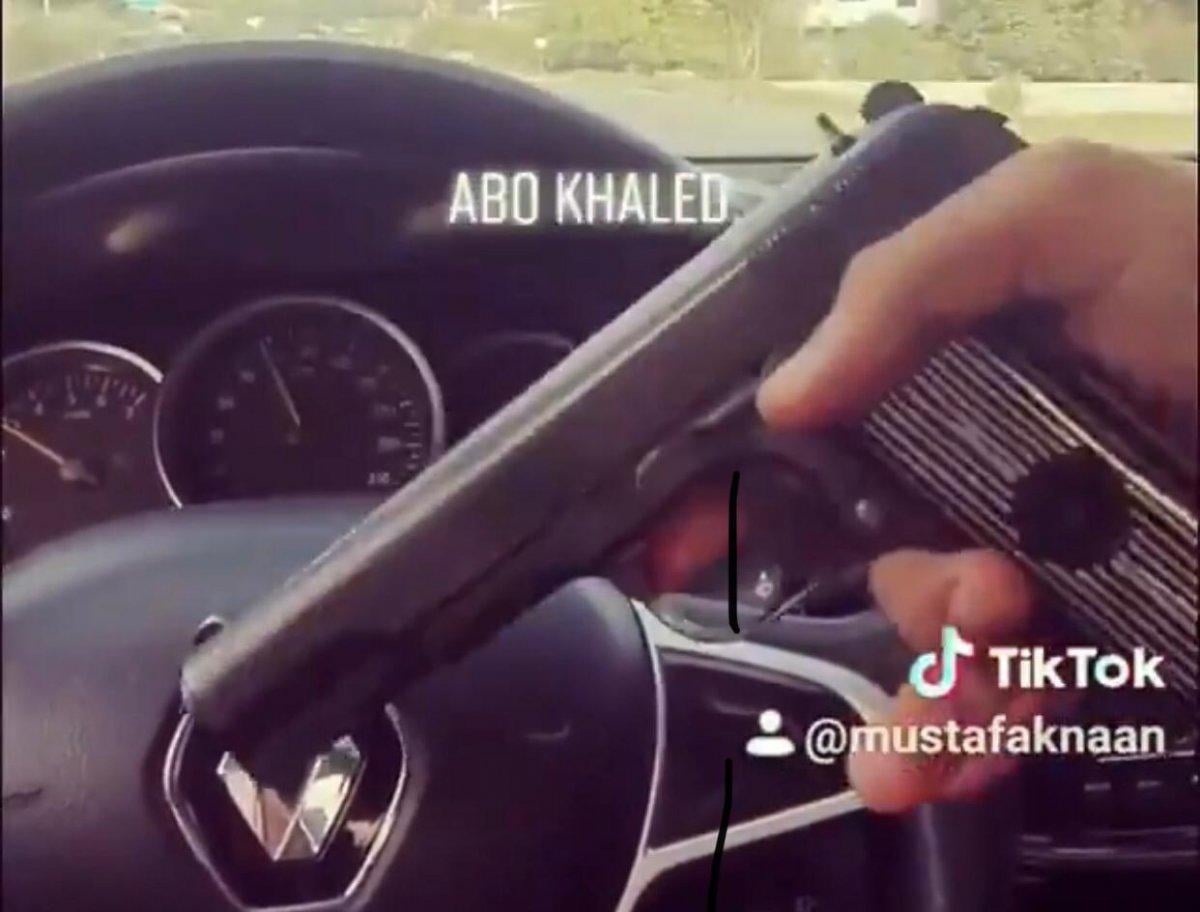 Hatay'da jandarma kontrolünde silahını gösteren Suriyeli yakalandı