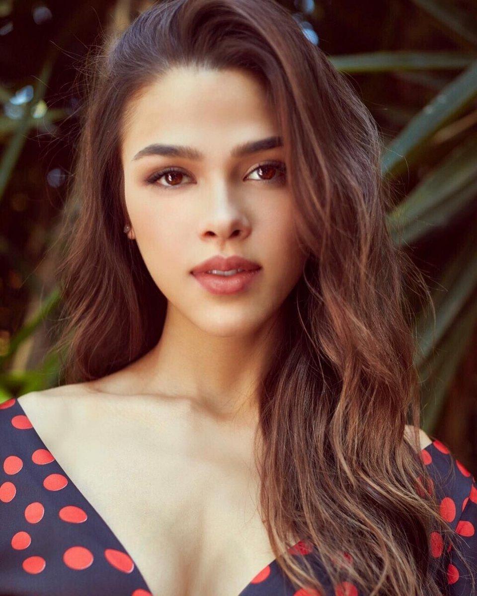 Aslıhan Karalar: İki dil biliyorum