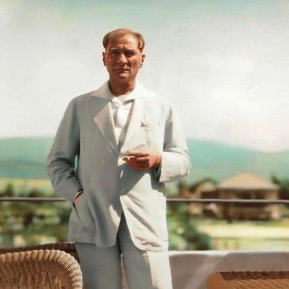 Ünlülerden 10 Kasım mesajları