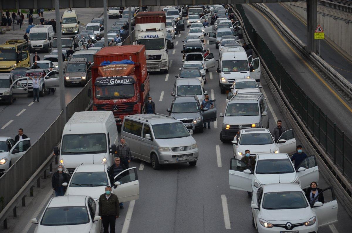 Avcılar’da saygı duruşu sonrasında ağlayan kadın