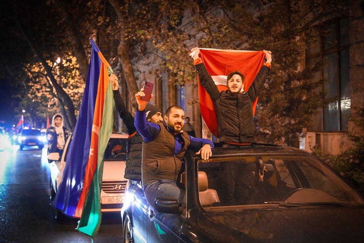 Azerbaycan'da Karabağ zaferi sevinci