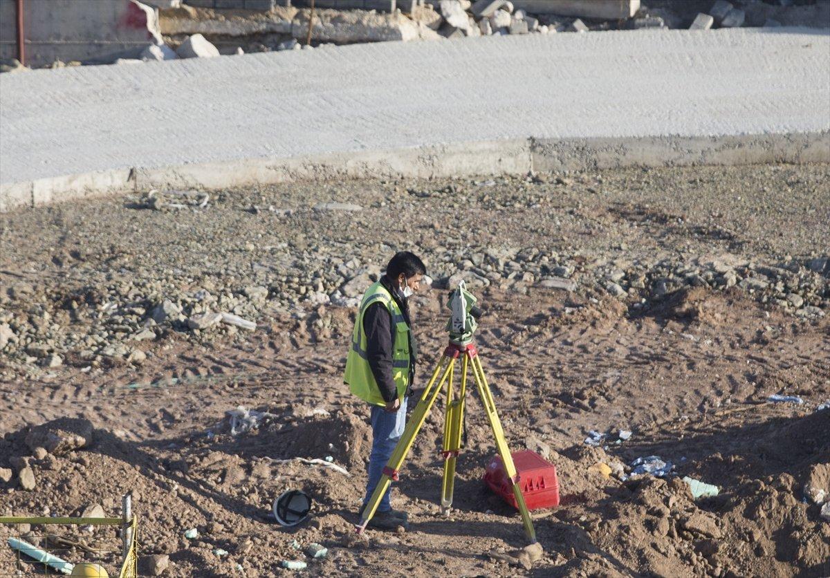 Türkiye, Büyük Önder Mustafa Kemal Atatürk'ü saygı duruşuyla andı
