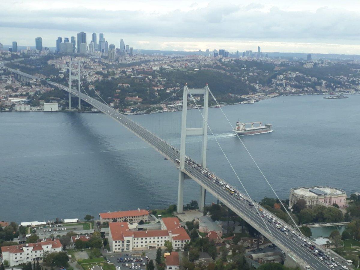 Türkiye, Büyük Önder Mustafa Kemal Atatürk'ü saygı duruşuyla andı