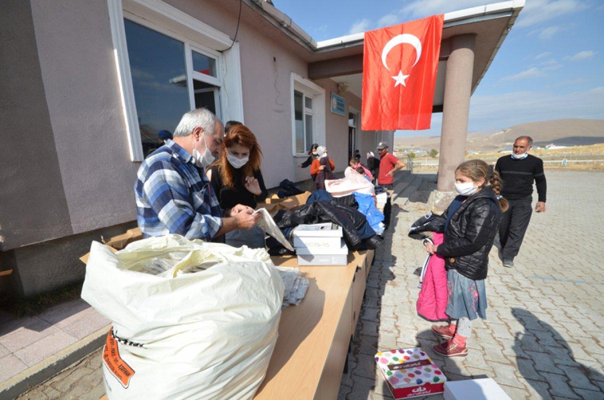 Eski paraşütçü komandolar, Kars'ta çocukların yüreklerini ısıttı