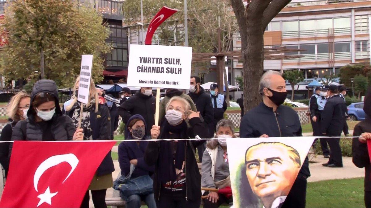 Kadıköy'de 'Ata'ya saygı' zinciri oluşturuldu