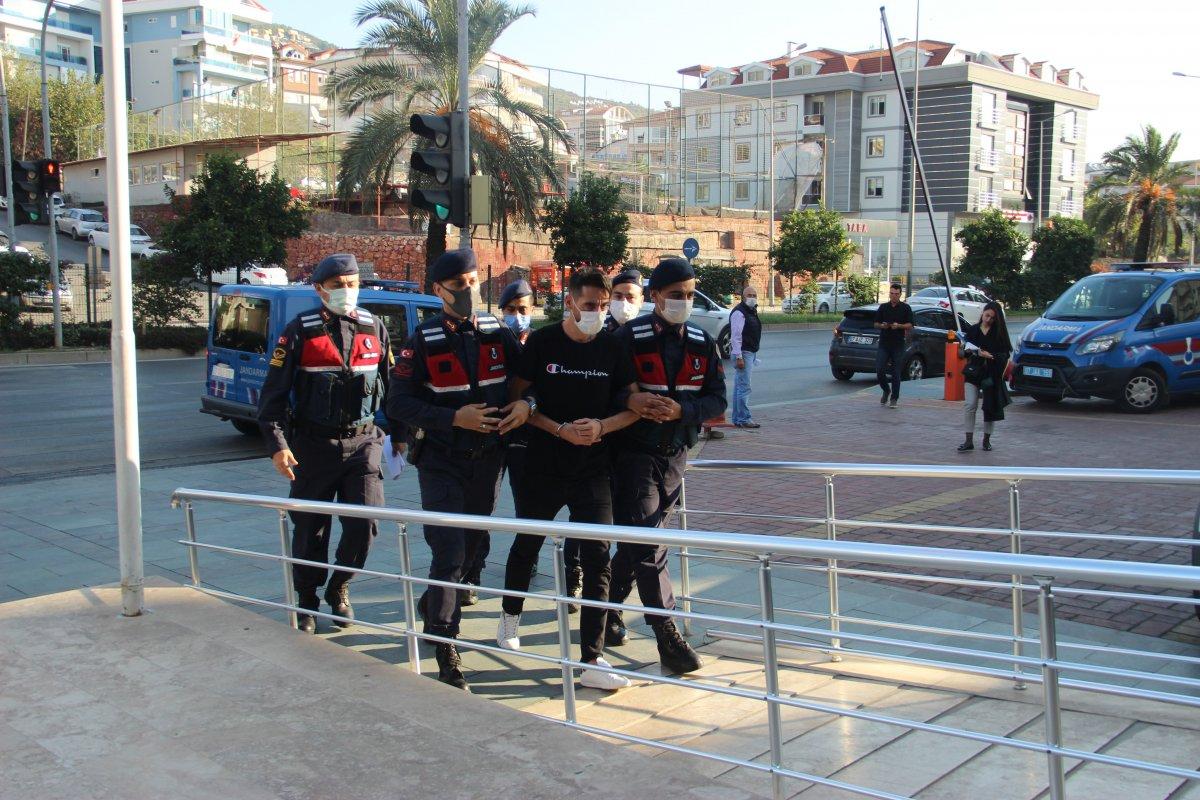 Alanya’da husumetlisini öldüren katil, berberde yakalandı