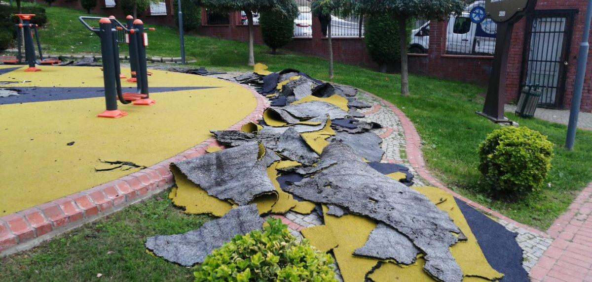 Küçükçekmece'de tepki gören parktaki görseller söküldü