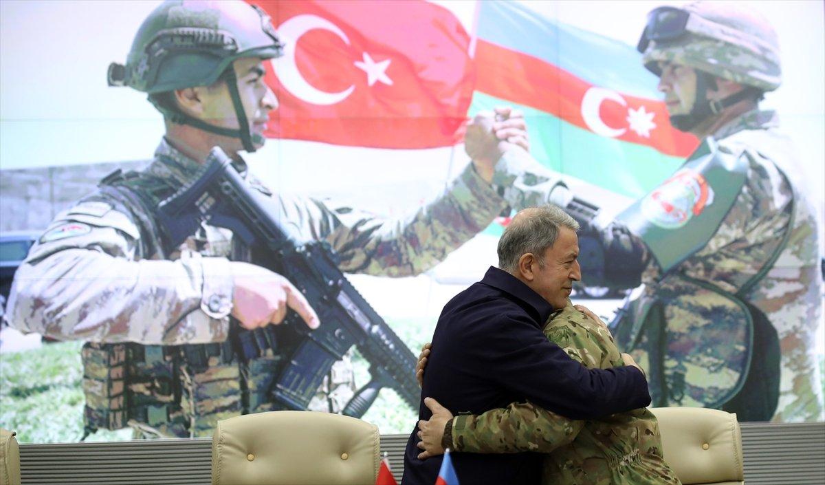 Hulusi Akar, Azerbaycan Savunma Bakanlığı'nda törene katıldı