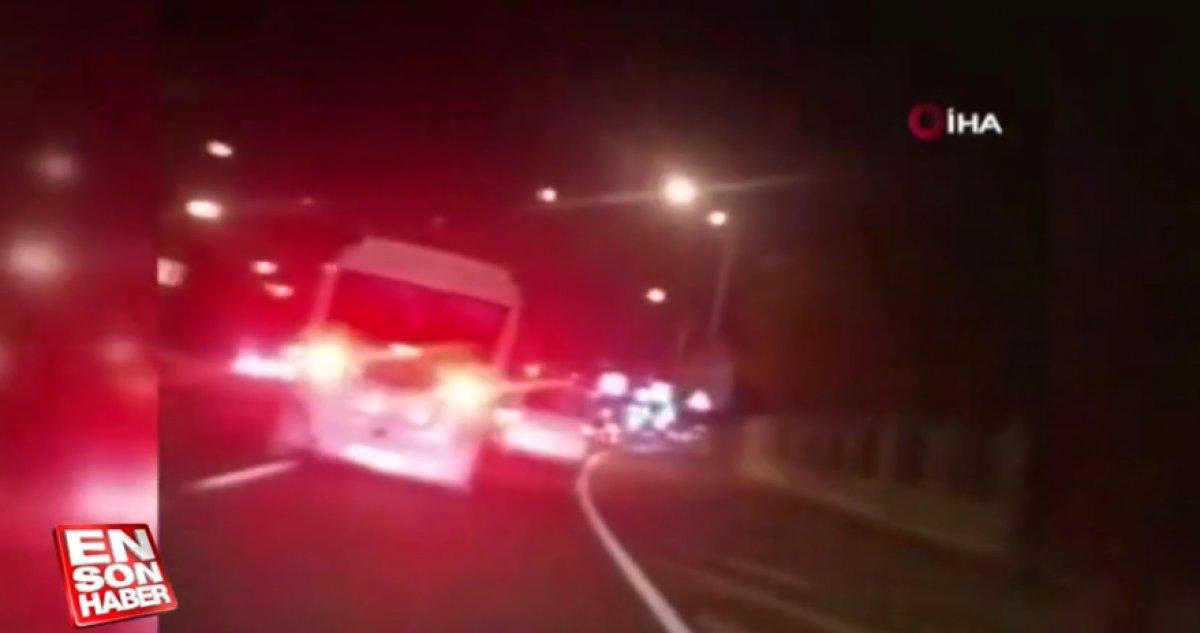 İstanbul'da minibüsçüler yolcu almak için yarıştı