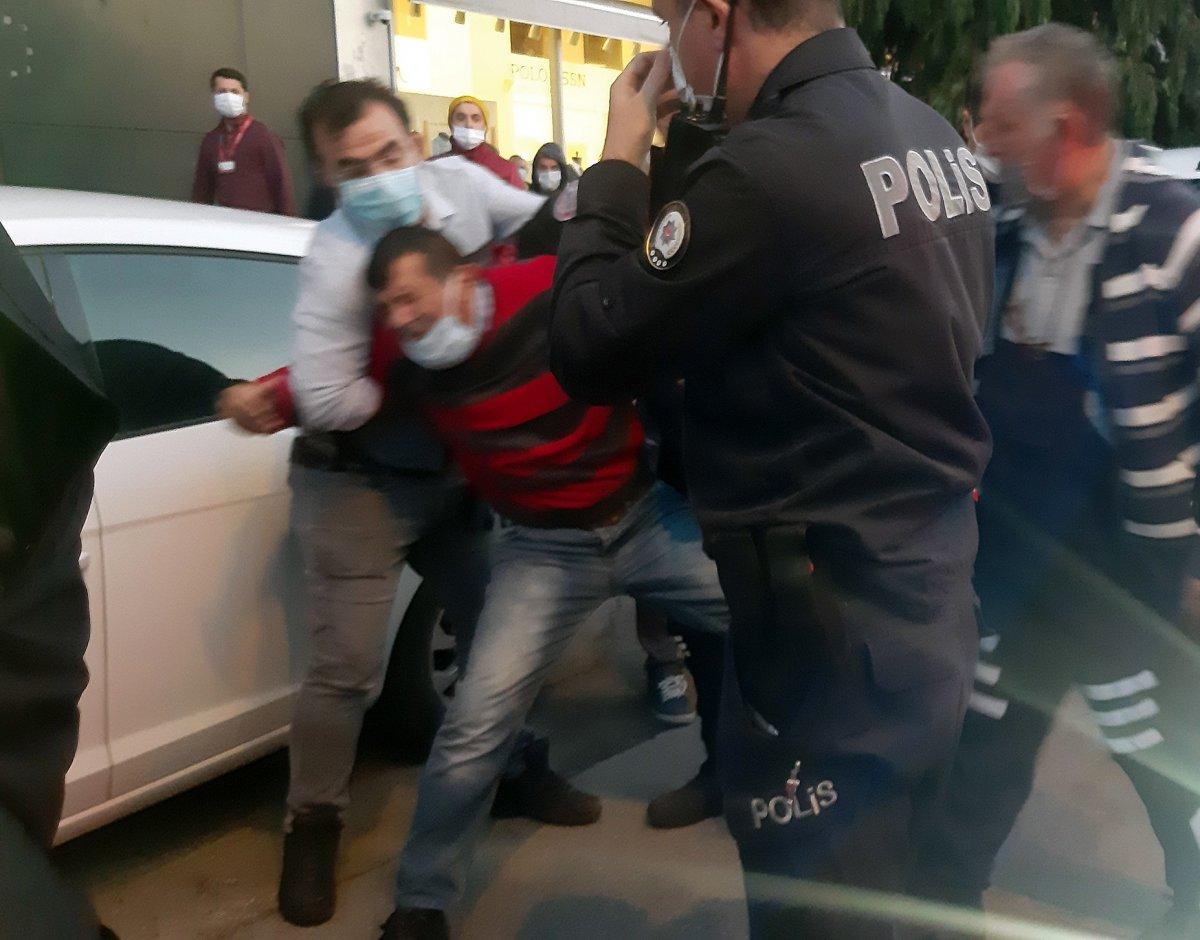 Zonguldak'ta otobüs şoförü sinir krizi geçirip ortalığı birbirine kattı