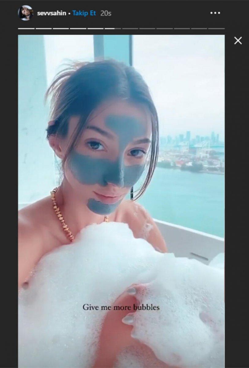 Şevval Şahin'in küvet pozu