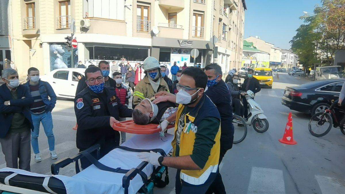 Bursa'da özel halk midibüsü ile otomobilin çarpıştığı kaza kamerada