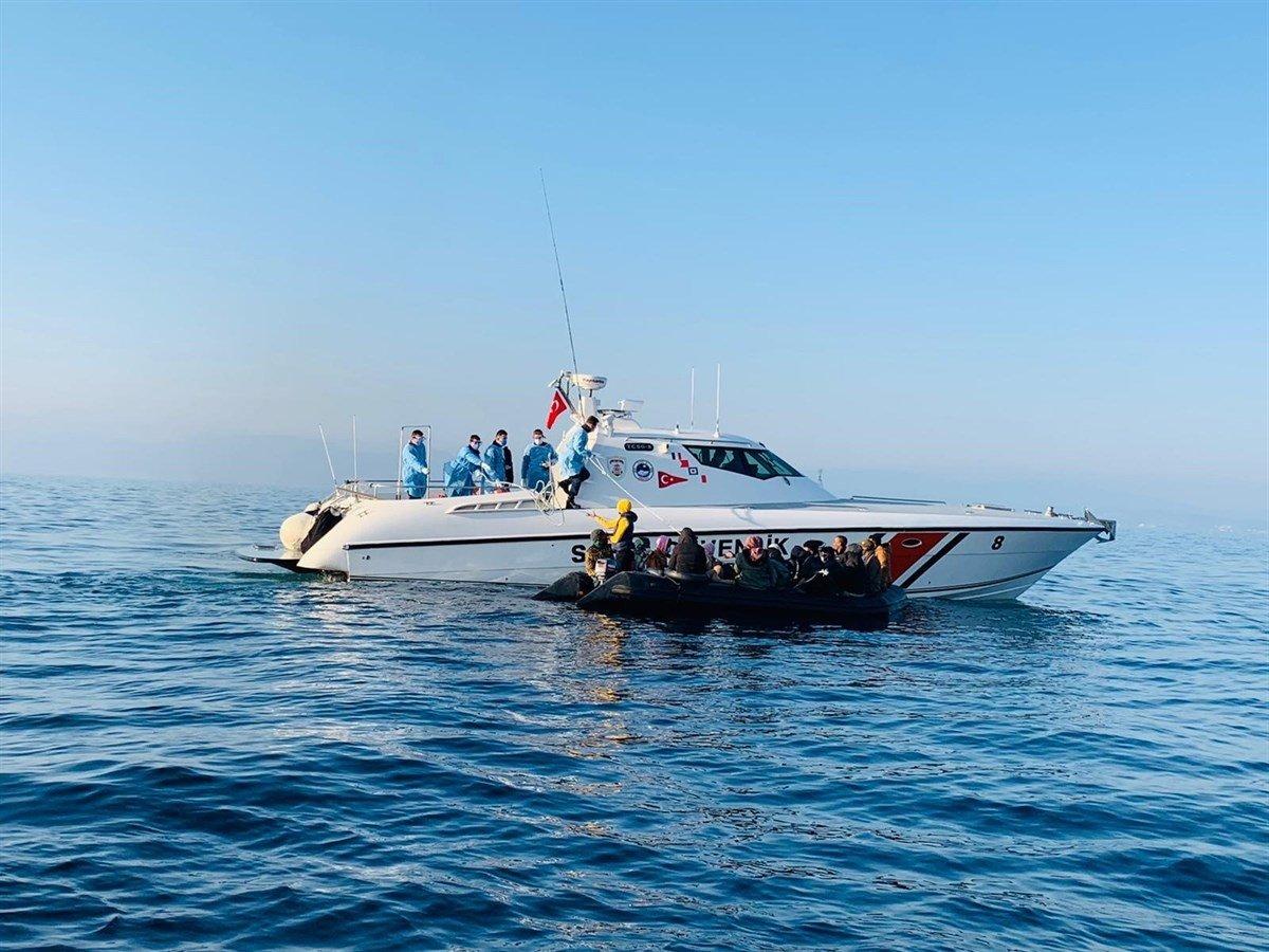 İzmir'de 46 sığınmacı kurtarıldı