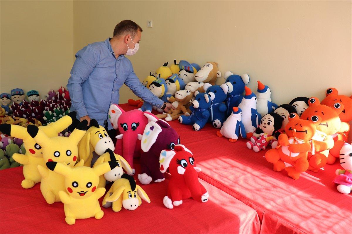 Gaziantep'te 25 kadın, kimsesiz çocuklara oyuncak yapıyor